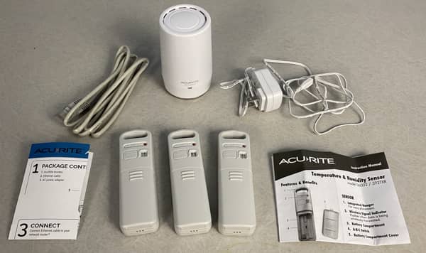 acurite_temperature_and_humidity_monitoring_system_what_comes_in_box