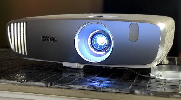 benq_projector_front_projecting