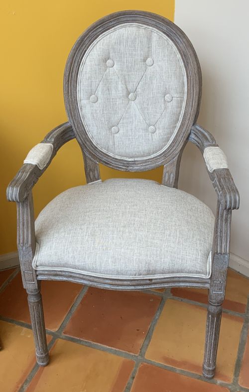 french_style_armchair_front