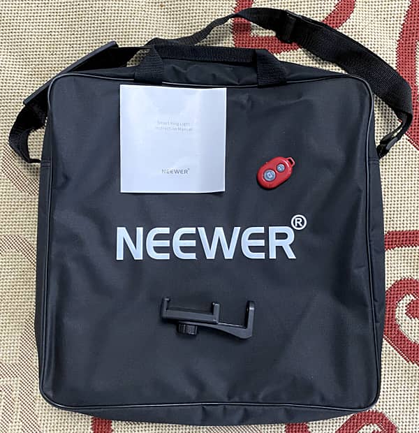 neewer_16_ring_light_bag_and_accessories
