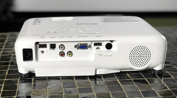 epson_projector_ports_media_connections