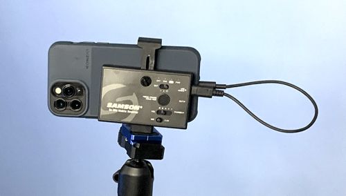 samson_go_mic_handheld_attached_to_iphone