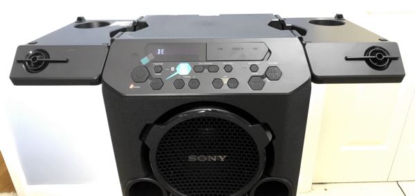 sony_pg10_portable_bluetooth_speaker front open