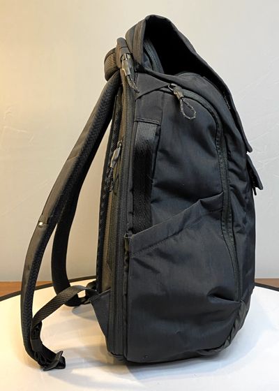 thule_paramount_27L_backpack_left_side
