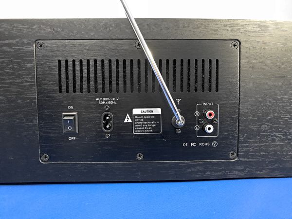 vw_boombox_back_controls_and_inputs